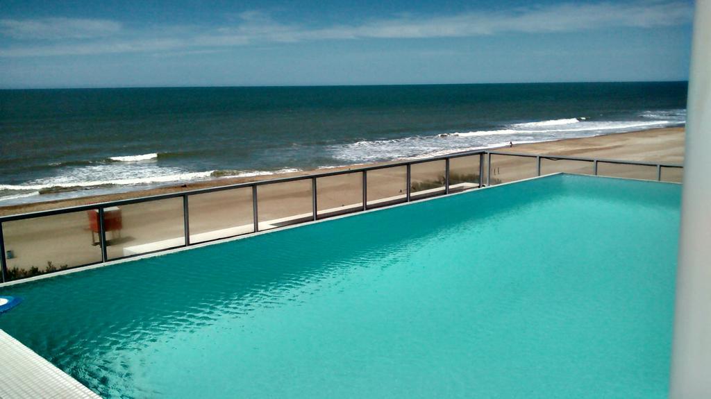 Eighteen Apartments Villa Gesell Bagian luar foto